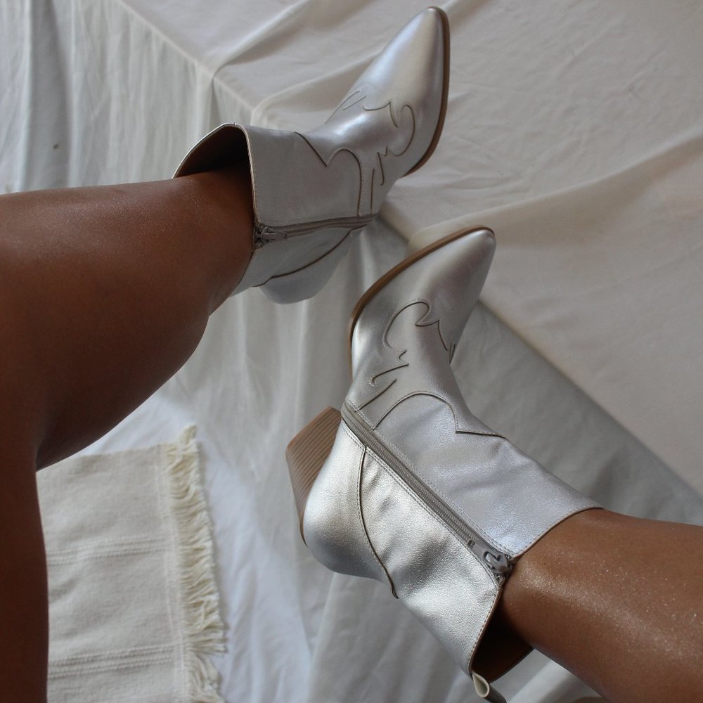 🆕The Jane// Silver Metallic western style boot - Picture 9 of 15